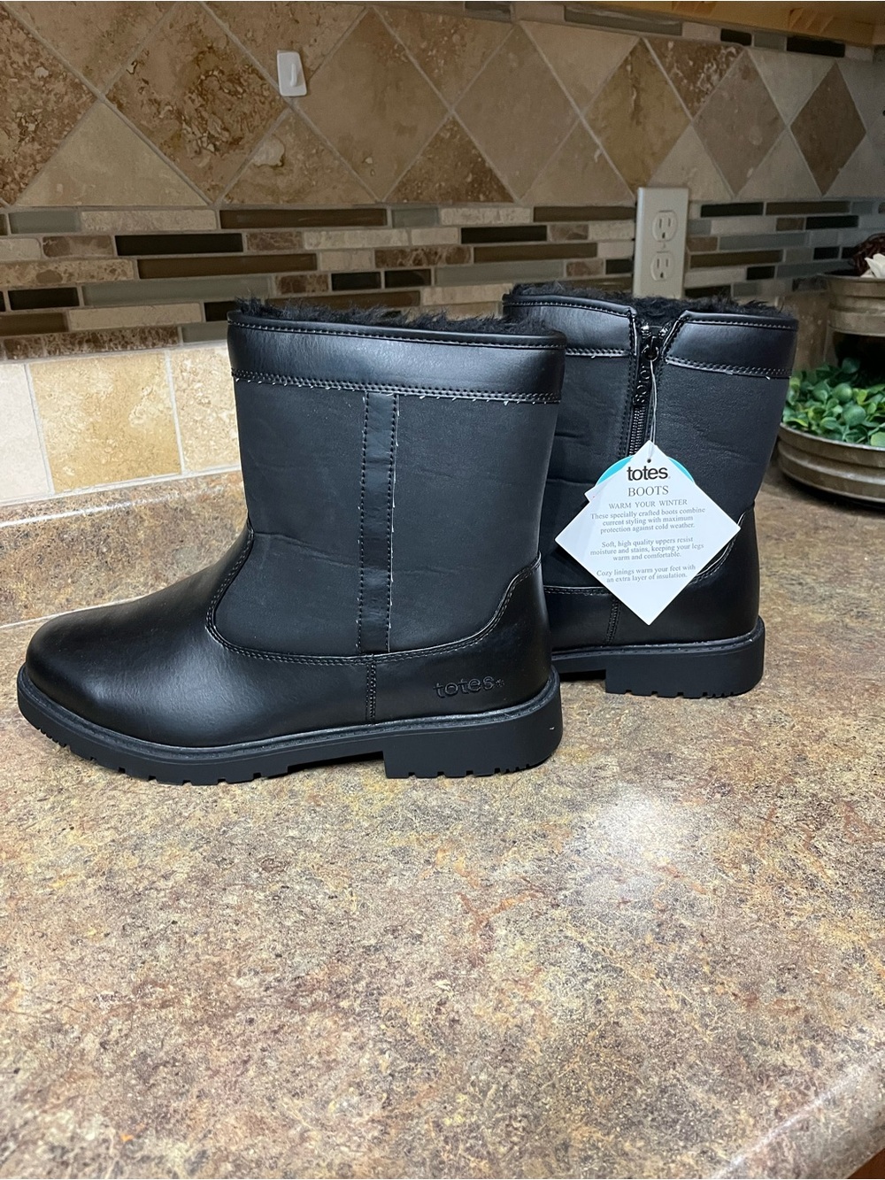 NWT Totes Stadium Black Thermolite Faux Fur Winter Snow Boots Men’s 12W